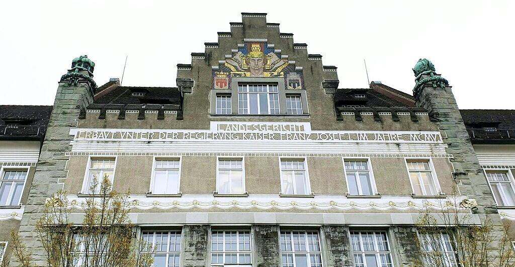 Sch-ler-19-stellte-Phishing-Betr-gern-Konto-und-Handy-zur-Verf-gung-verurteilt