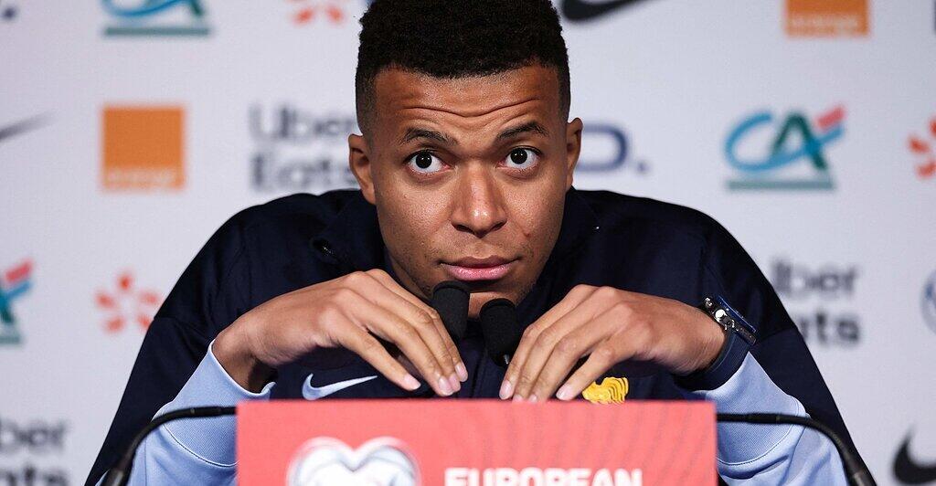 Zehn-Jahre-nach-der-Terrornacht-Mbappe-und-Co-gedenken-Opfer