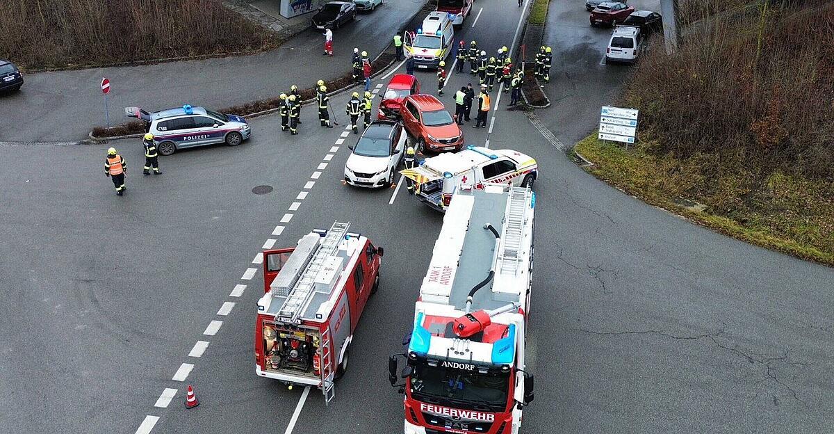 auffahrunfall-in-andorf-lenkerin-ins-spital-gebracht