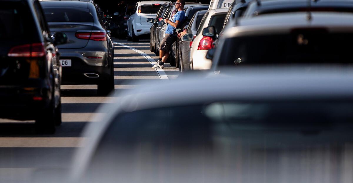 Osterreiseverkehr-Hier-staut-es-am-Karfreitag