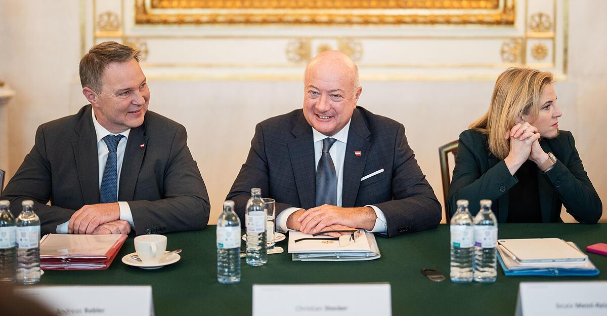 Jetzt-live-Regierungsspitze-pr-sentiert-erste-Ergebnisse-der-Klausur