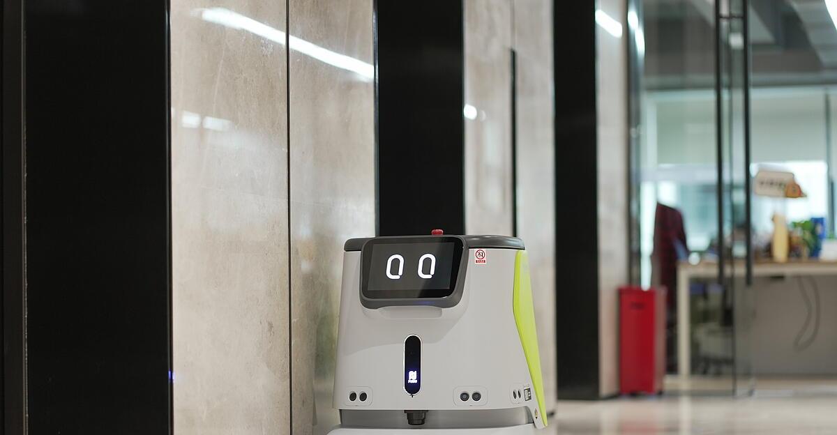 schmachtl-wie-ein-familienbetrieb-anderen-firmen-roboter-n-herbringt