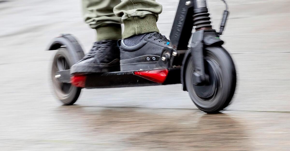 e-scooter-fahrer-46-mit-2-promille-bei-rot-ber-welser-schutzweg-kollision