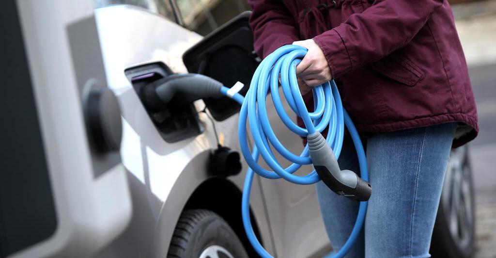 Warum sind EAutos so teuer? Gibt es ReserveAkkus? Nachrichten.at