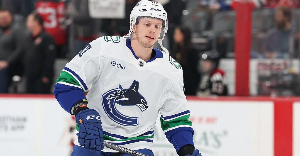 NHL-Marco-Rossi-feierte-den-perfekten-Einstand-bei-seinem-neuen-Team-Vancouver