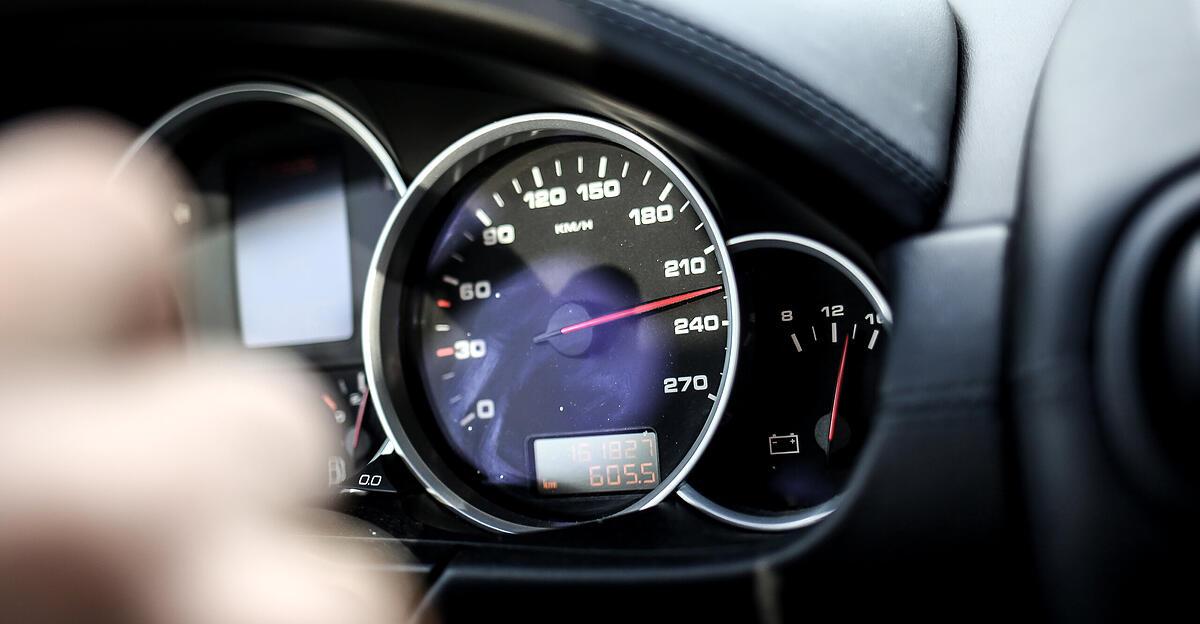 bei-sipbachzell-22-j-hriger-raste-mit-231-km-h-ber-die-a1