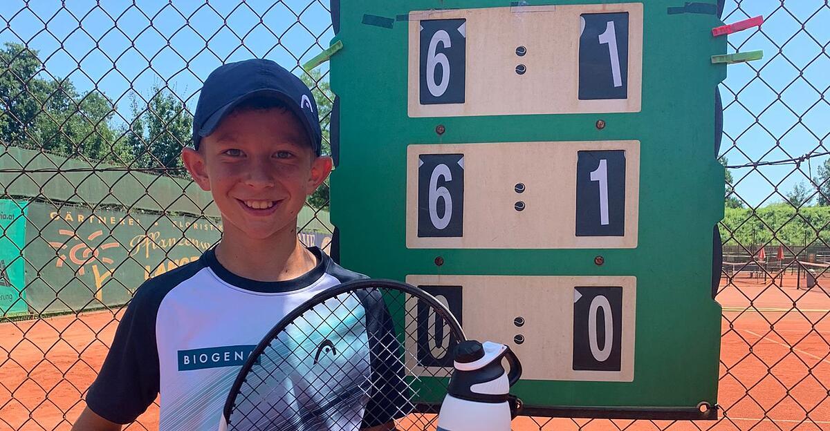 Sensationnel: Victoire du tournoi du talent de tennis Jakob Mittermayr à l’Europe Junior Tour