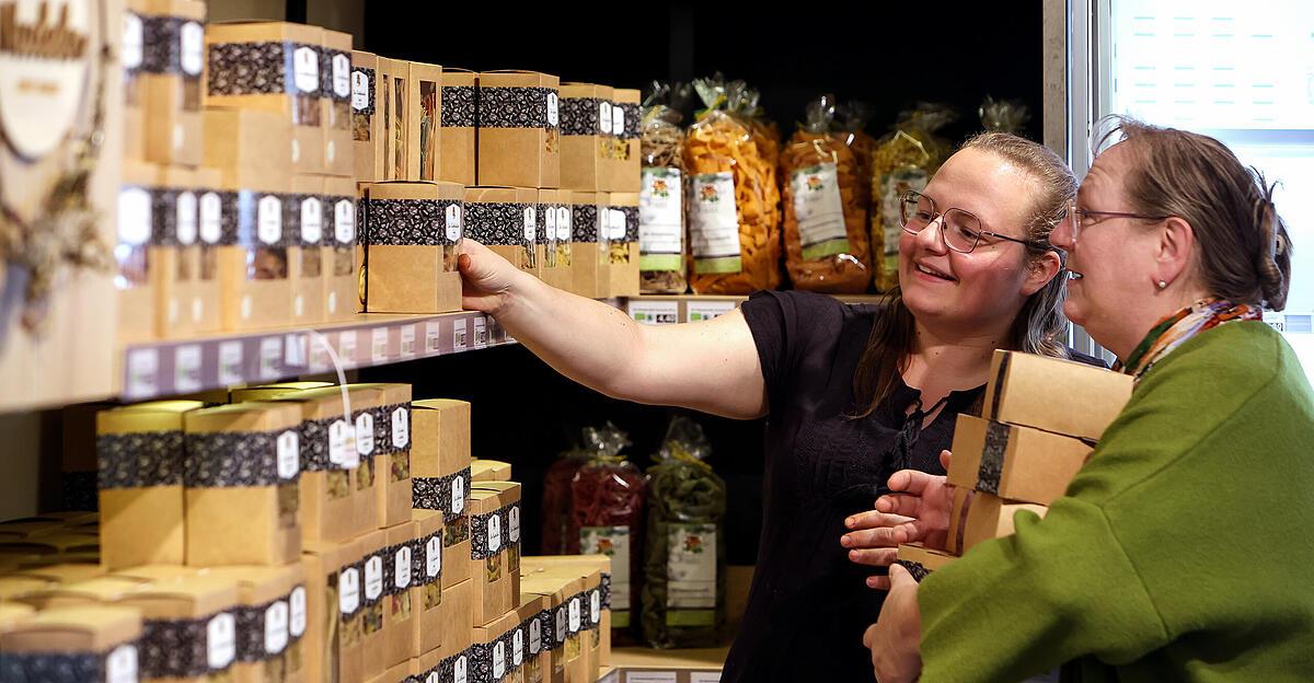 Neo-B-uerin-Magdalena-Harrer-Aus-der-Gastrok-che-in-den-H-hnerstall