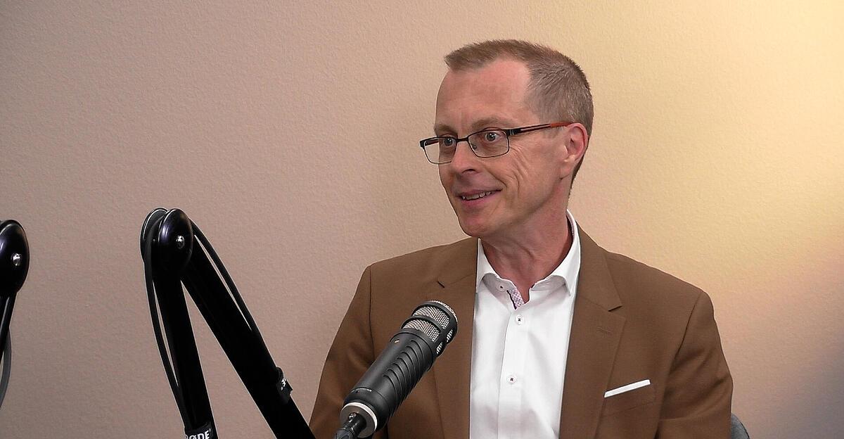 Podcast-Mitarbeiter-Benefits-was-geht-steuerfrei-Herr-Sticha-