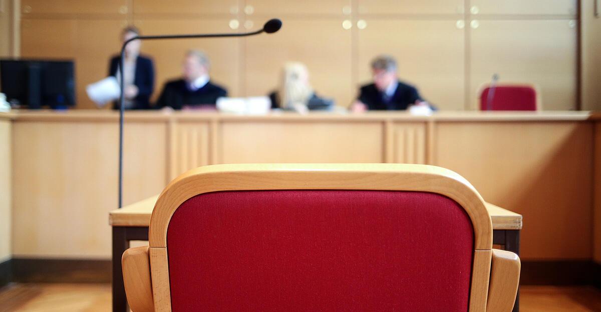 Dürfen Zeugen vor Gericht lügen? Nachrichten.at