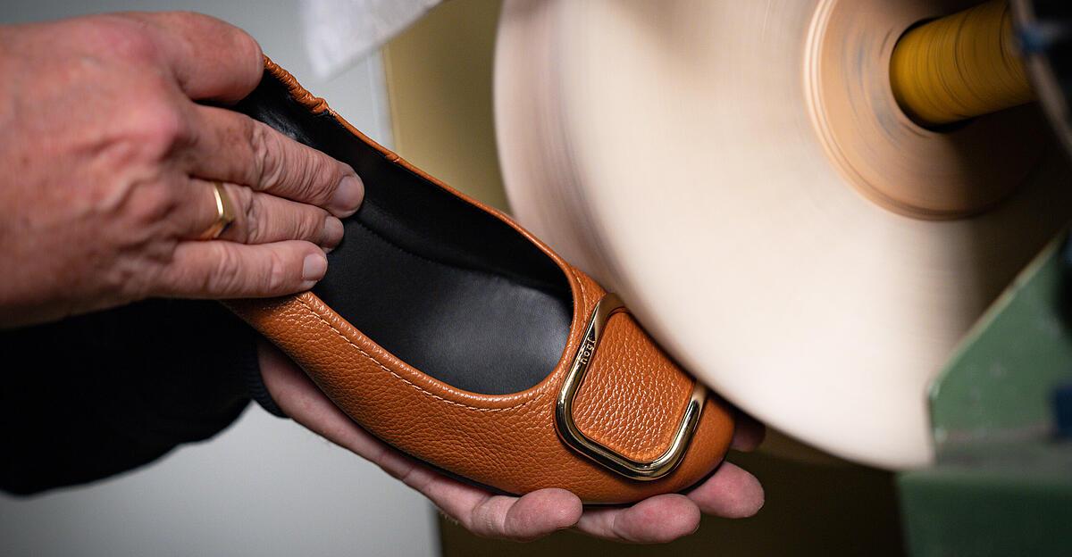 Seit-90-Jahren-im-Schuhgesch-ft-Wie-H-gl-Krisen-trotzt