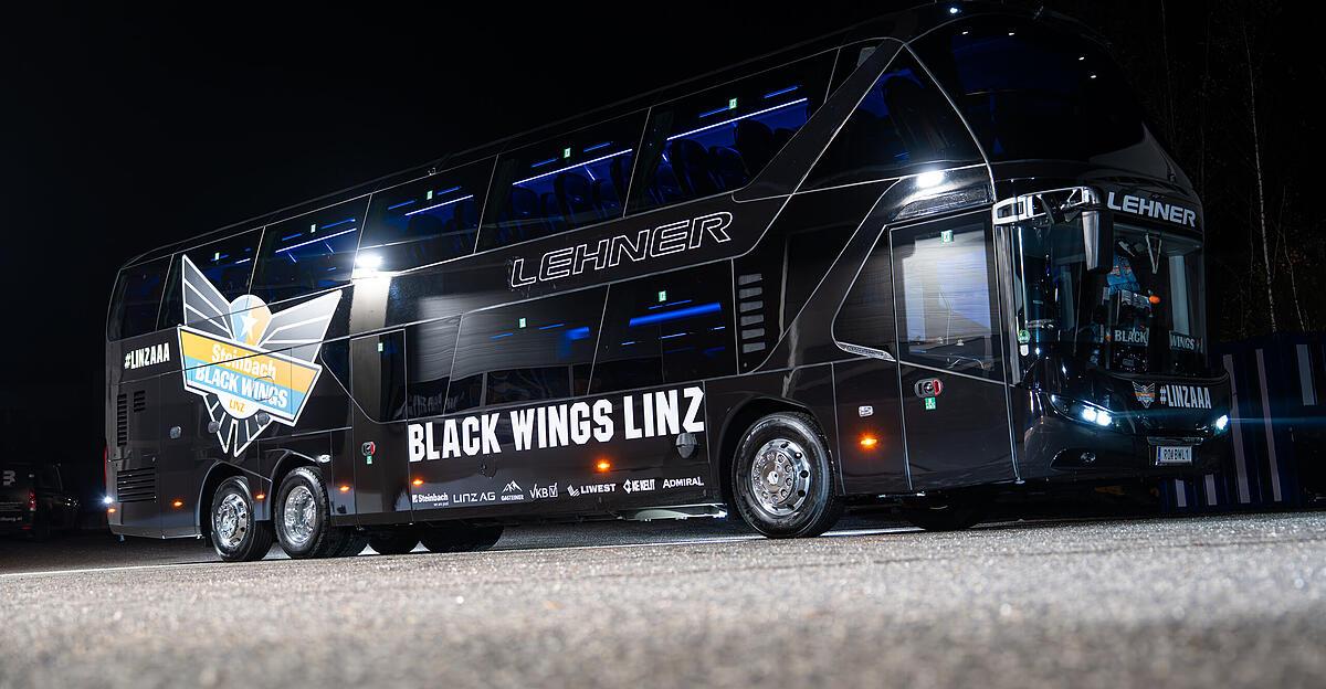 -Vorfreude-wie-zu-Weihnachten-Das-ist-Renze-der-neue-Teambus-der-Black-Wings