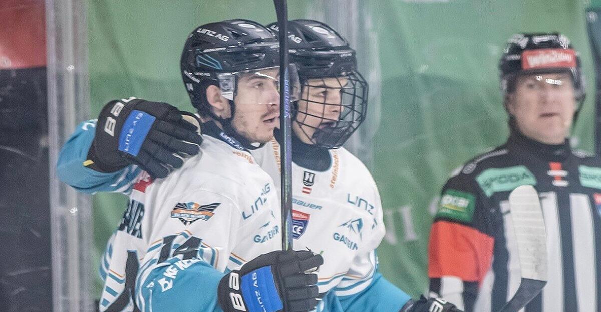 Schon-vor-dem-Pre-Play-off-Einzug-der-Black-Wings-gab-es-ein-Geschenk-f-r-die-Fans