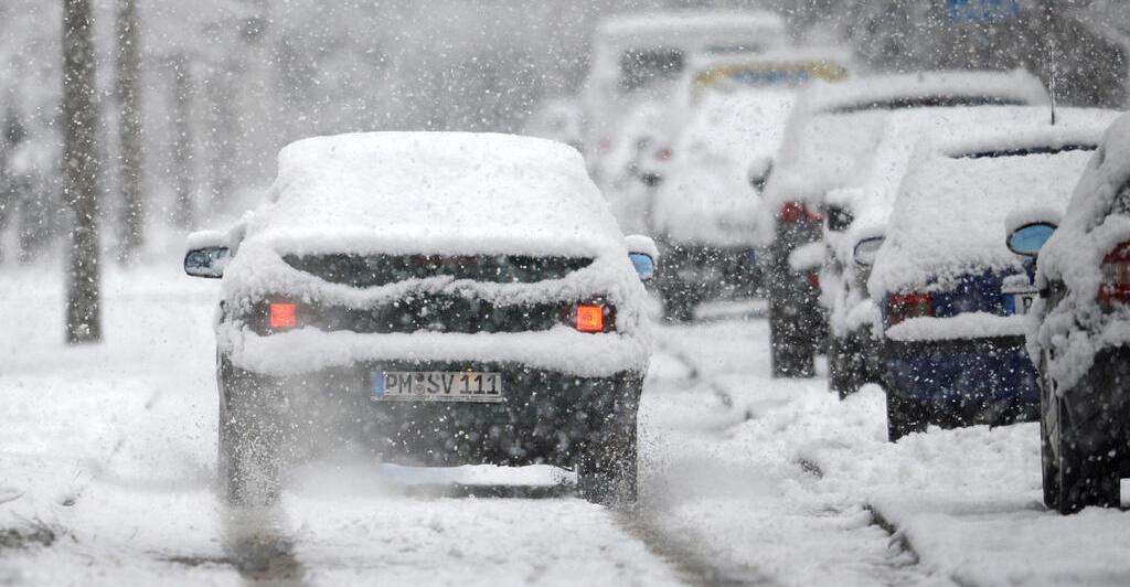 Autoreisen-im-Winter-Welche-Ausr-stungspflichten-gelten-im-Ausland-