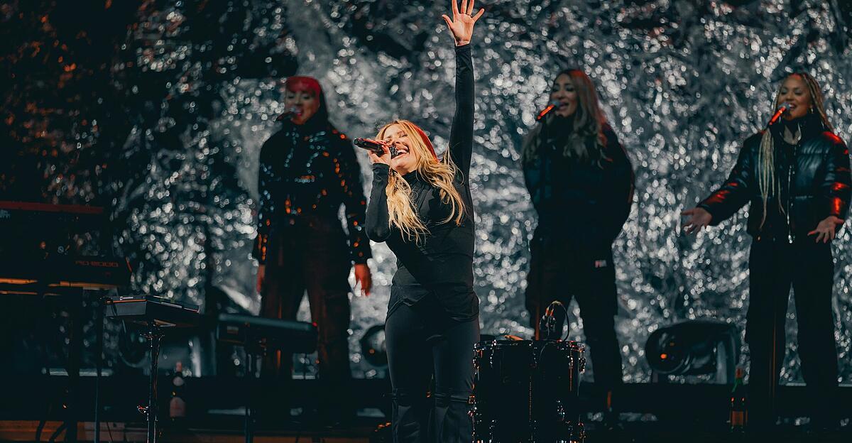 Ellie-Goulding-in-Ischgl-Beatstarkes-Spektakel-mit-einigen-Misst-nen