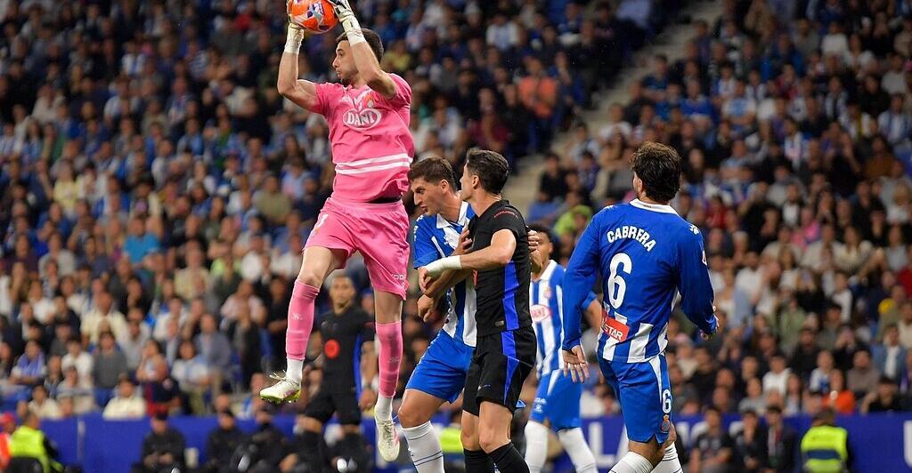 FC-Barcelona-holte-Tormann-Garc-a-vom-Stadtrivalen-Espanyol