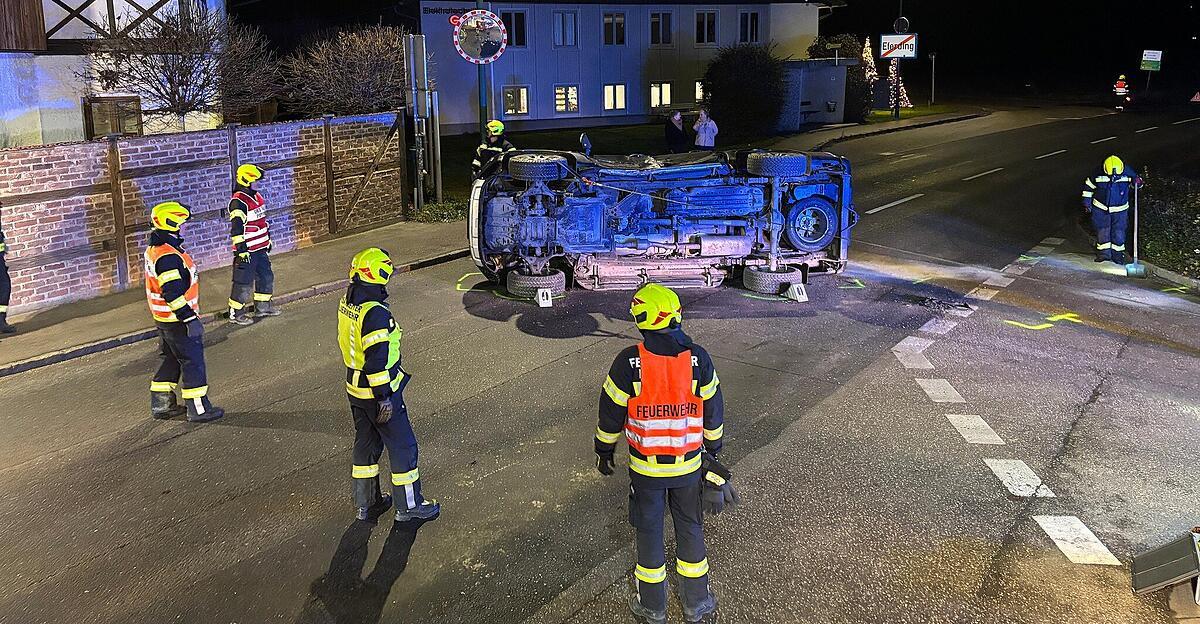 1-2-Promille-Alkolenker-24-in-Eferding-in-Unfall-mit-drei-Verletzten-verwickelt