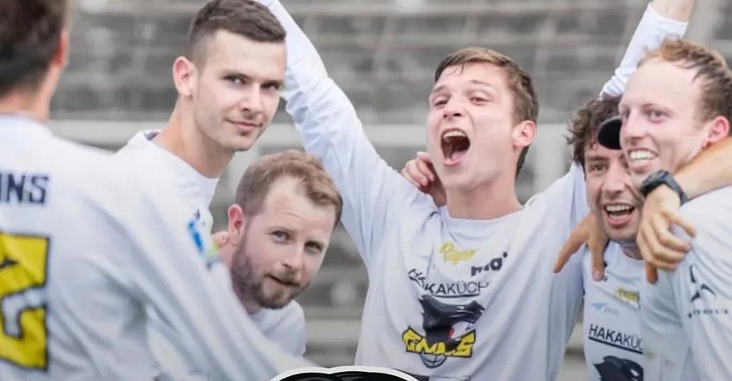 Faustballer-mit-wei-er-Weste-Die-Ennser-Panthers-fahren-ihre-Krallen-aus