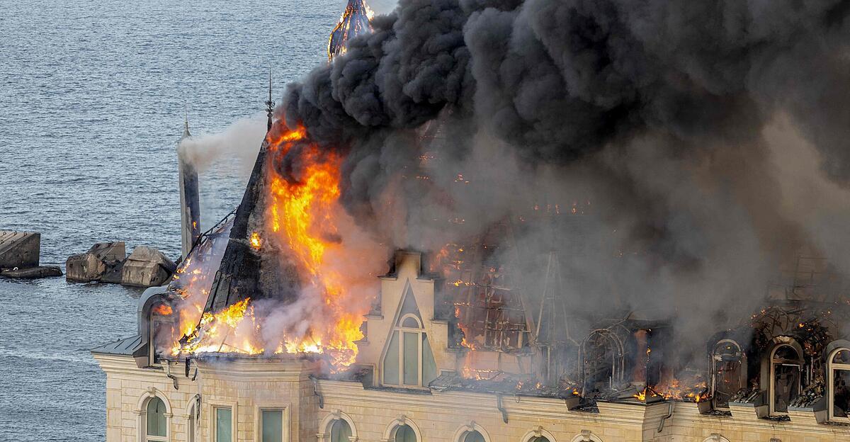 Ukraine: Verletzte bei Großbrand im Hafen von Odessa | Nachrichten.at