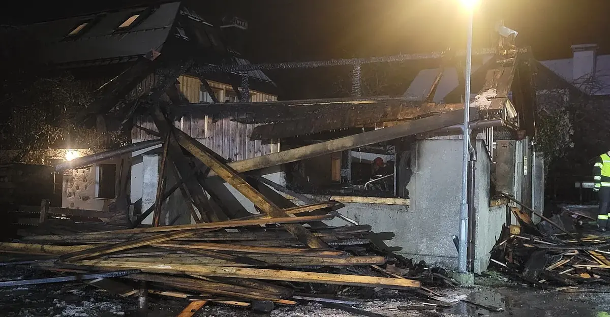 Holzh-tte-in-Hallstatt-wurde-bei-Brand-zerst-rt