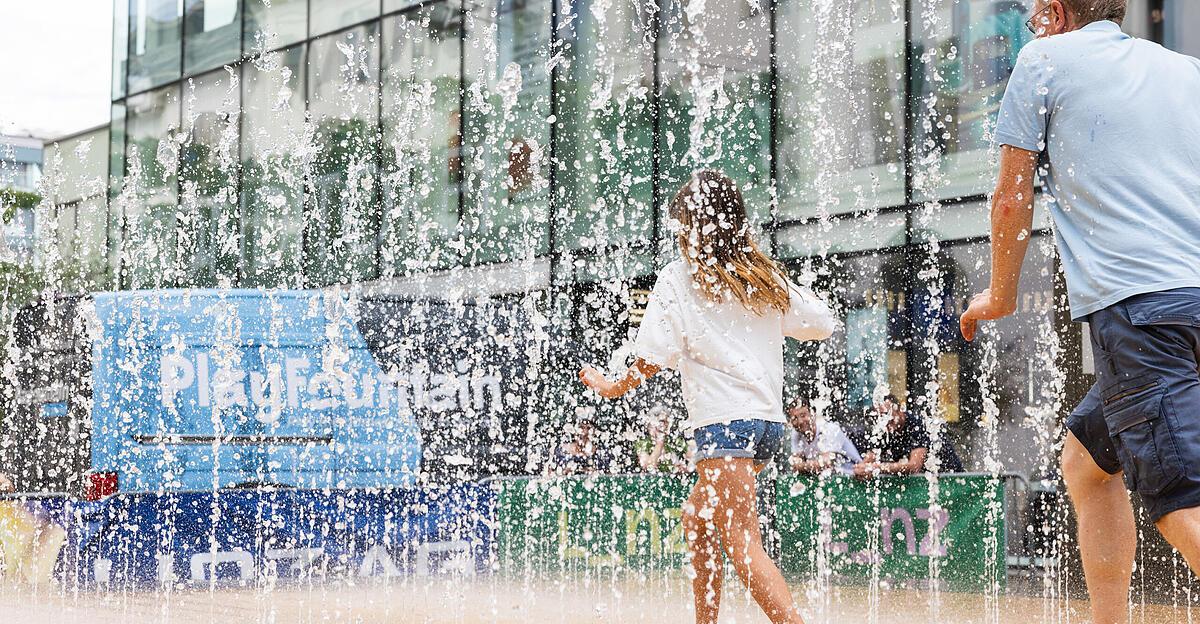 Wasserspielplatz-kehrt-in-die-Linzer-Innenstadt-zur-ck