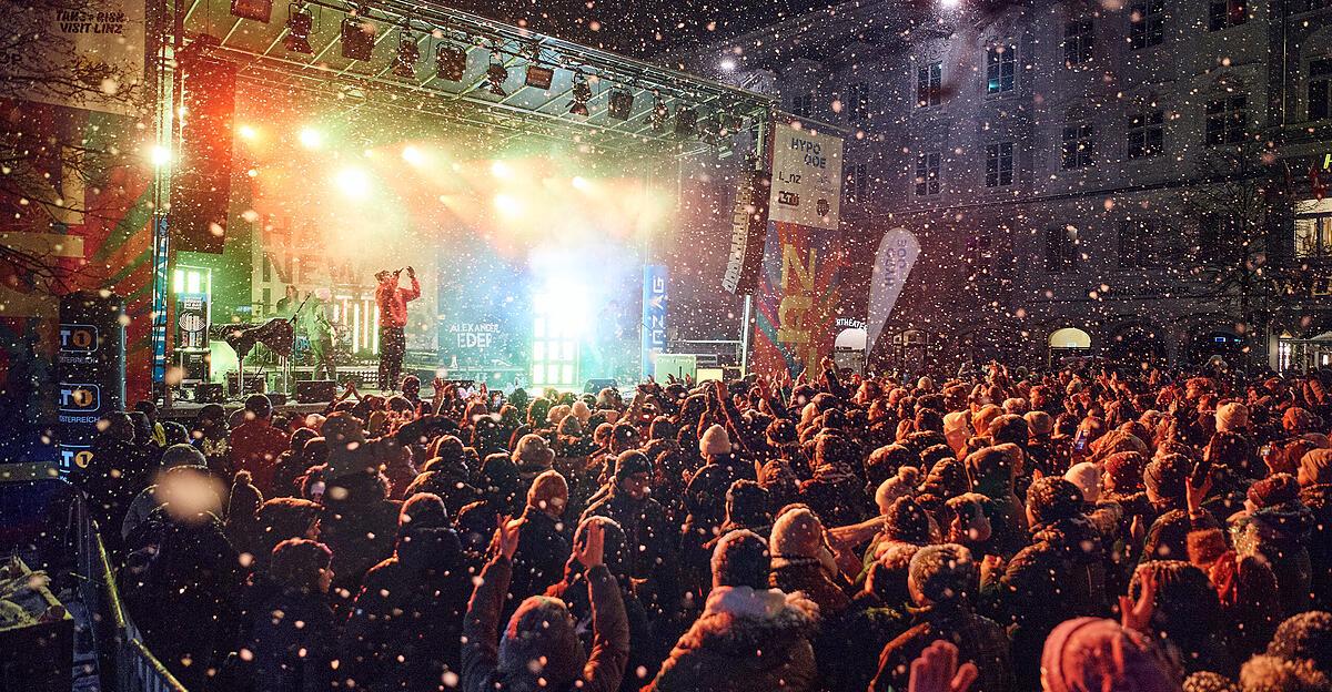 Mit-Schneefall-und-einer-Party-rutschte-die-Landeshauptstadt-ins-neue-Jahr