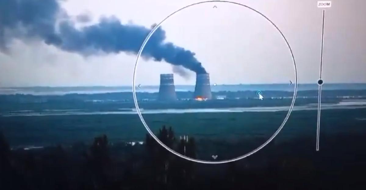 Incendie dans la tour de refroidissement de la centrale nucléaire de Zaporizhia en Ukraine