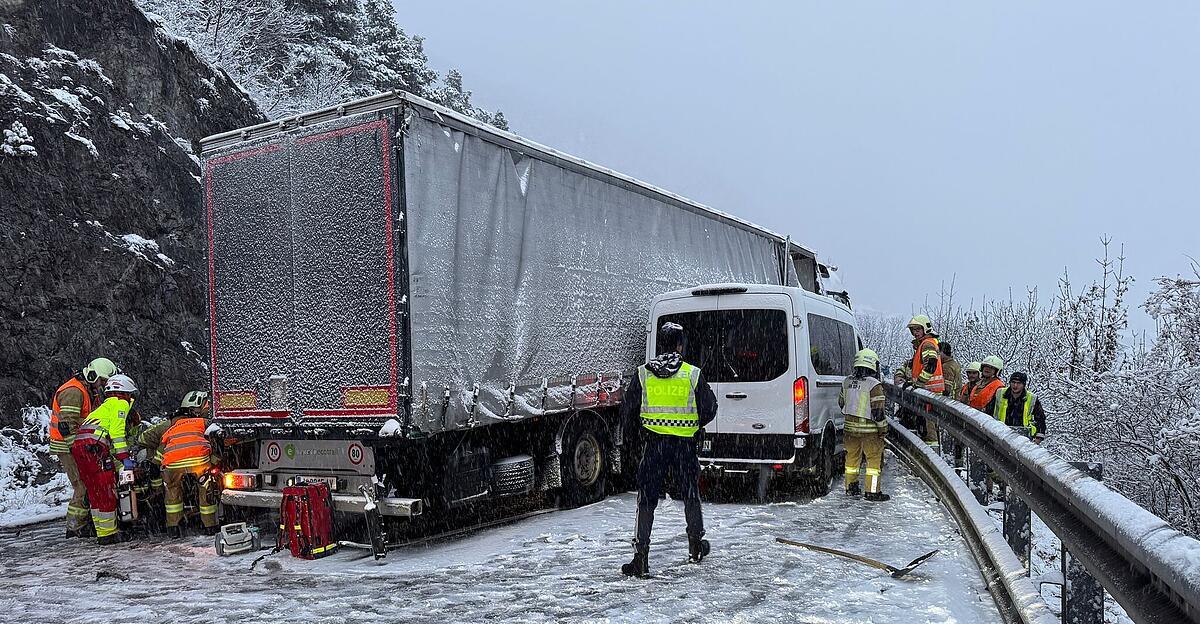Unf-lle-nach-ersten-Schneef-llen-in-Tirol-Lkw-Crash-mit-Schwerverletztem-47-
