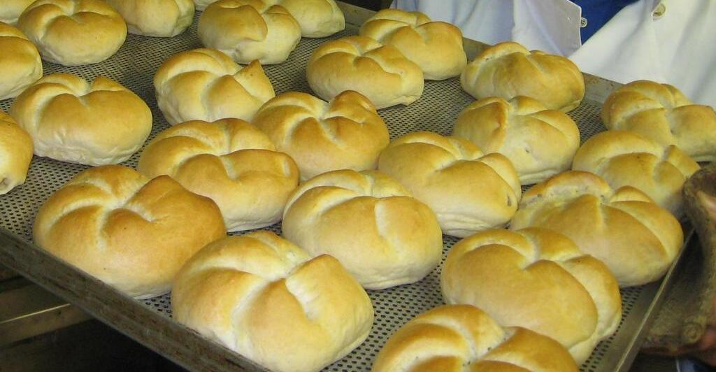 Metallabrieb-in-Clever-Semmeln-aus-dem-Backshop-Produktr-ckruf-der-Rewe-Group