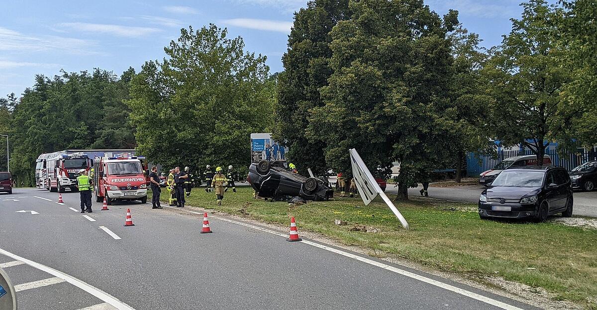 Microsleep : Voiture renversée sur la B122 près de Bad Hall