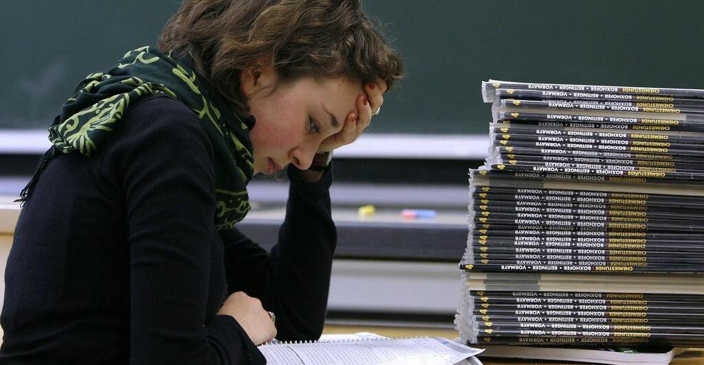 Debatte-um-Lehrpl-ne-Initiative-f-r-eigenes-Fach-Medienbildung