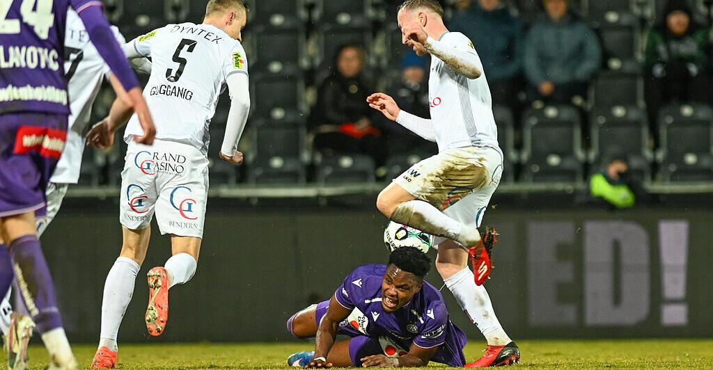 Bundesliga-Austria-Wien-St-rmer-Kelvin-Boateng-f-llt-gegen-den-LASK-aus