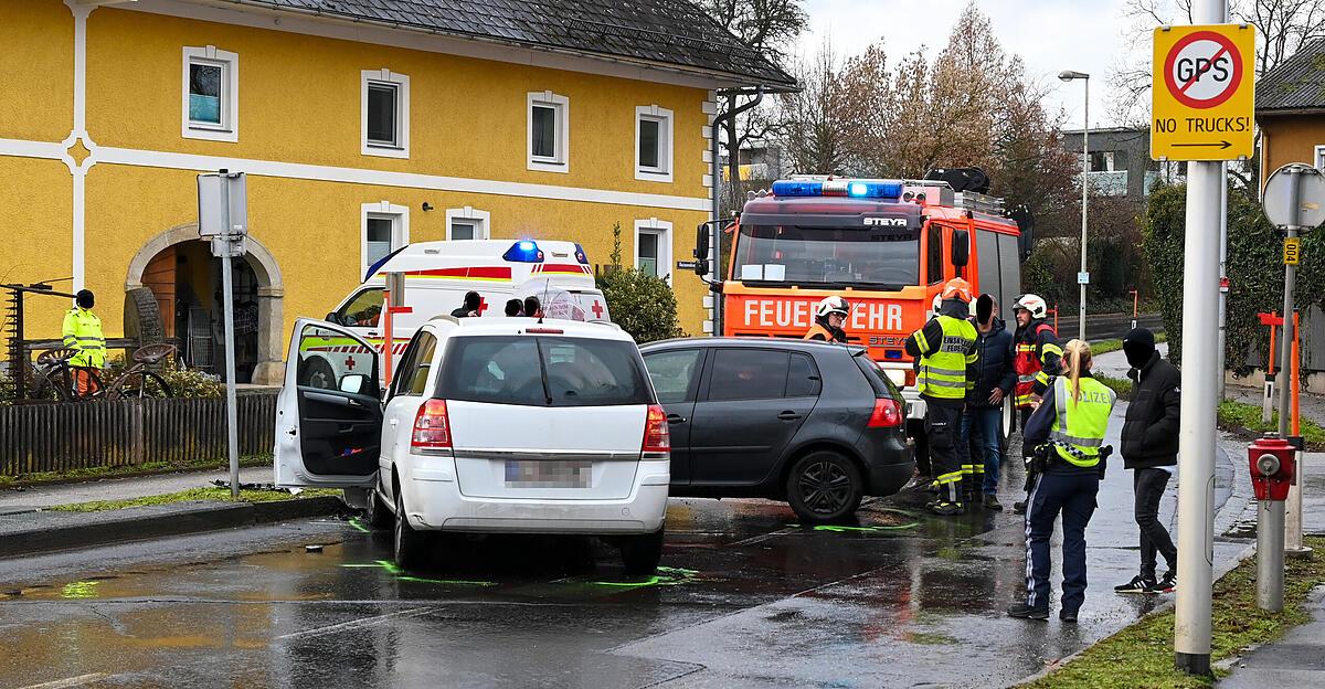 frontalkollision-in-leonding-auf-nasser-fahrbahn