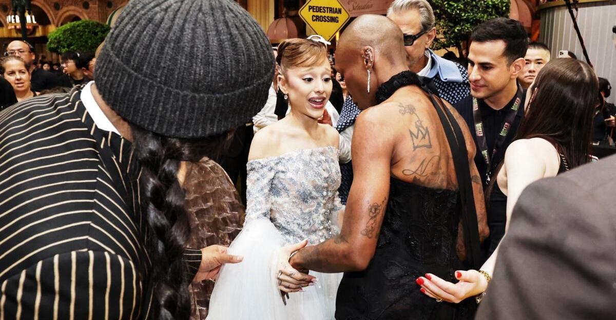 ariana-grande-bei-premiere-bedr-ngt-singapur-schiebt-australier-ab