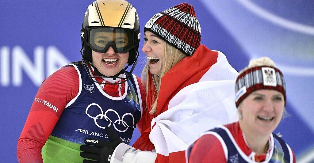 Gold-f-r-Ariane-R-dler-und-Katharina-Huber-in-der-Teamkombi