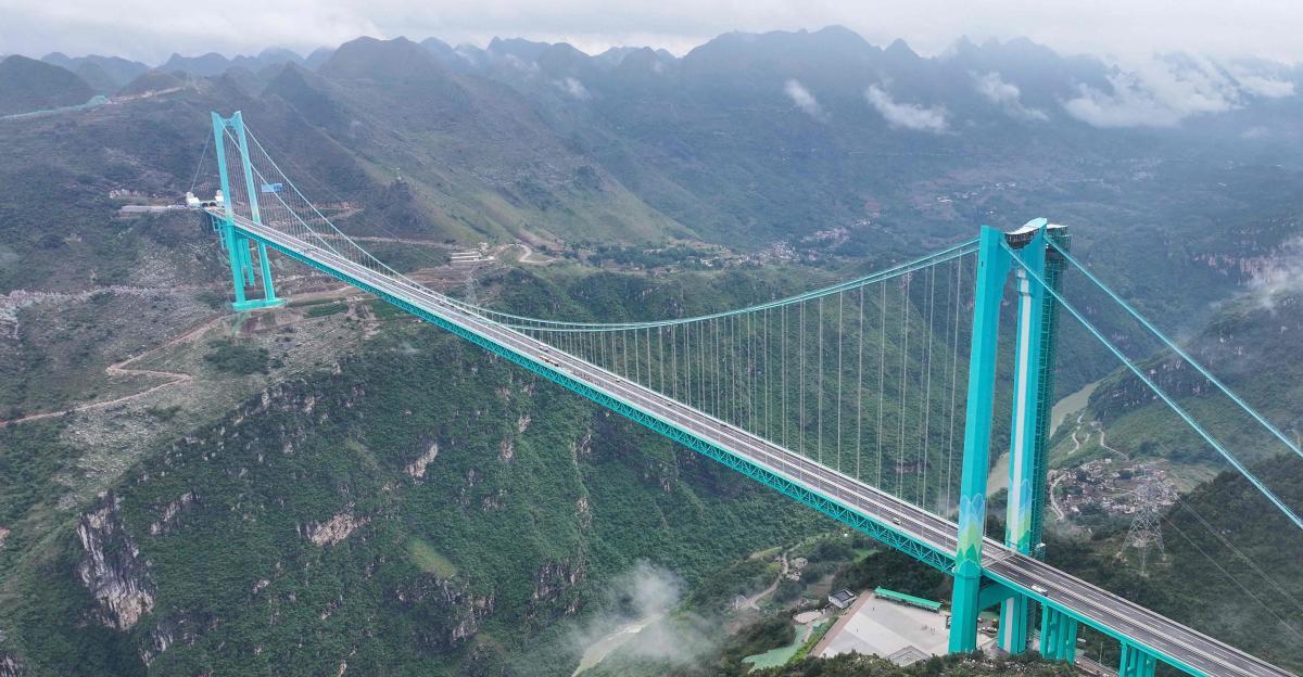 Die-h-chste-Br-cke-der-Welt-wurde-in-China-er-ffnet