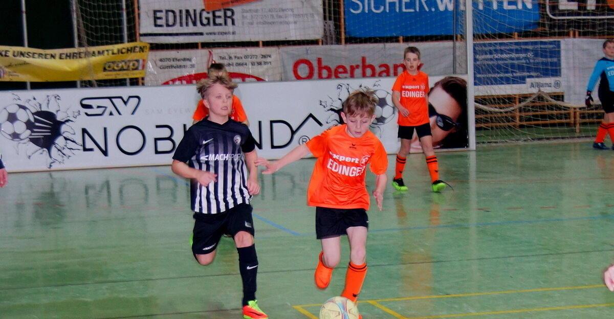 Magie des gangs : 800 enfants passionnés de football jouent à Eferding
