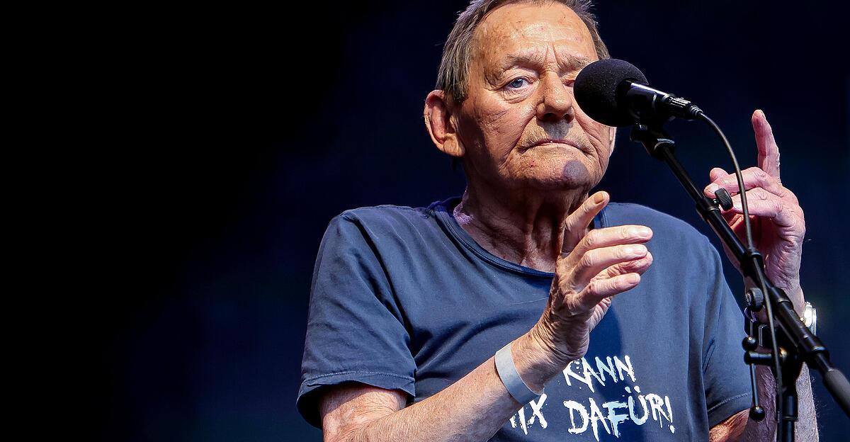 wolfgang-ambros-erhielt-gro-es-goldenes-ehrenzeichen-in-nieder-sterreich