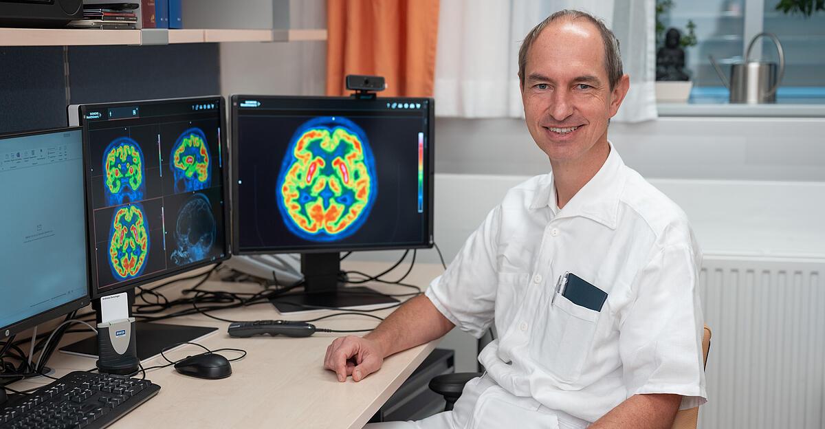 Demenz-Fr-herkennung-Ein-Nuklearmediziner-im-Salzkammergut-Klinikum-blickt-in-unsere-K-pfe