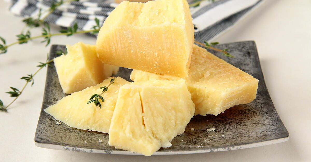 -ltester-Parmesan-der-Welt-nach-27-Jahren-angeschnitten