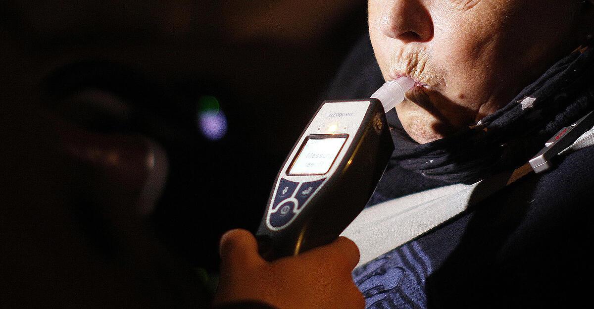 2,16 pour mille : un conducteur alcoolique (43 ans) s’est écrasé contre une grille