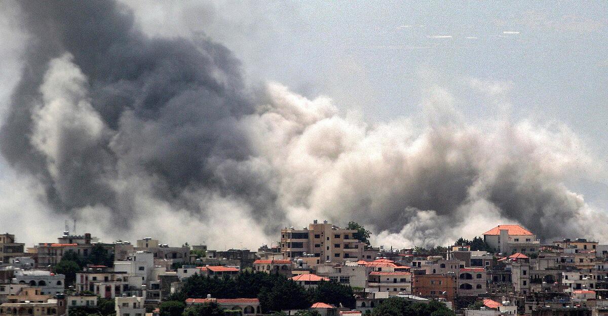 Une roquette du Hezbollah atteint Tel Aviv « pour la première fois ».