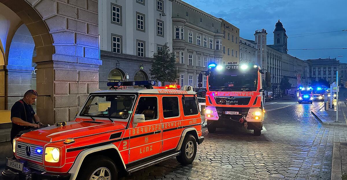 Incendie sur la place principale : pas d’électricité dans la vieille ville de Linz