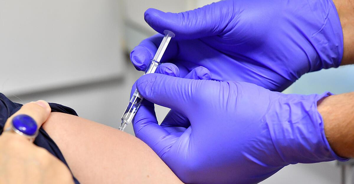 Vérification des faits : la vaccination corona est-elle dangereuse pour les femmes enceintes ?