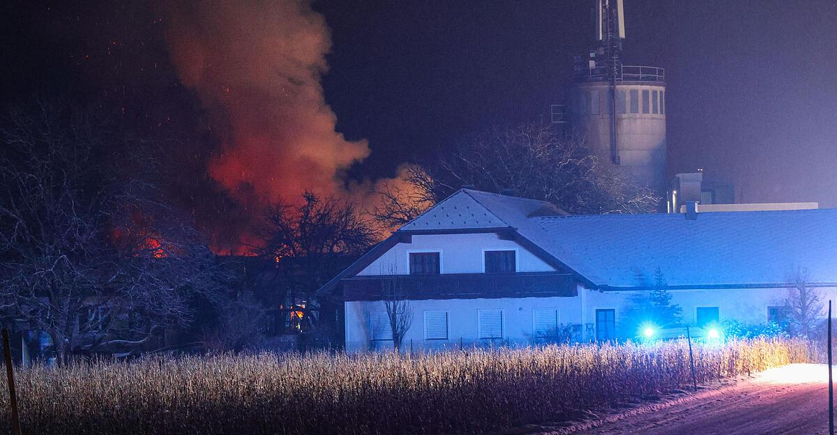 Tischlerei-in-Flammen-14-Feuerwehren-bei-Gro-einsatz-in-Kirchham