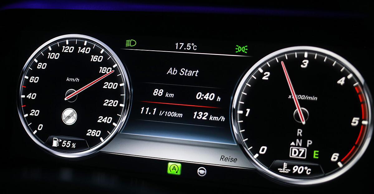 leonding-17-j-hriger-und-21-j-hrige-mit-120-statt-50-km-h-geblitzt