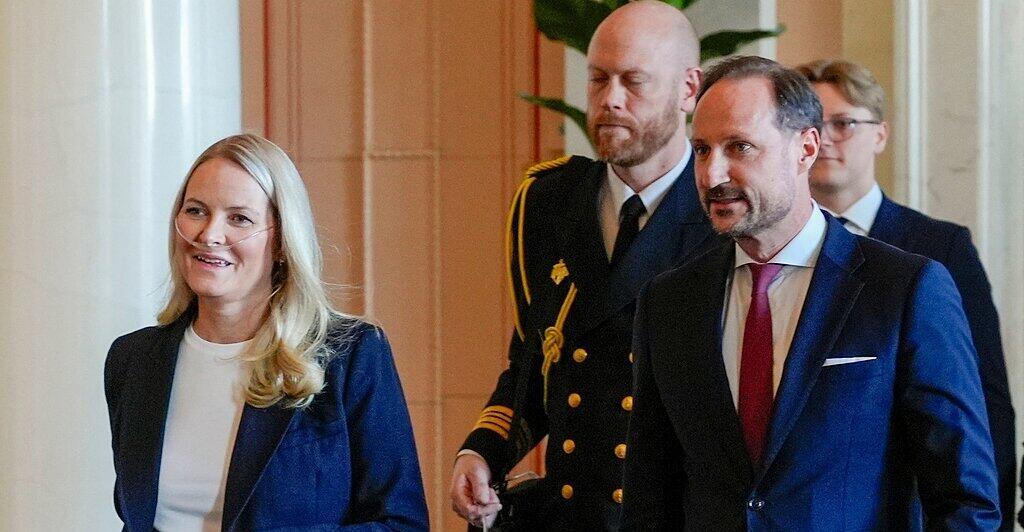 Norwegens Kronprinz in Sorge um lungenkranke Frau Mette-Marit