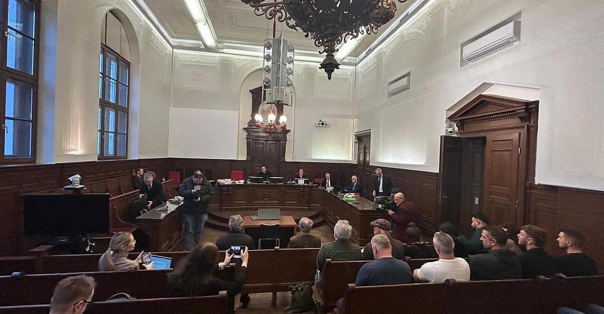 Tote-Bauarbeiter-in-Sch-rding-Prozess-wegen-grob-fahrl-ssiger-T-tung-begann-um-8-30-Uhr