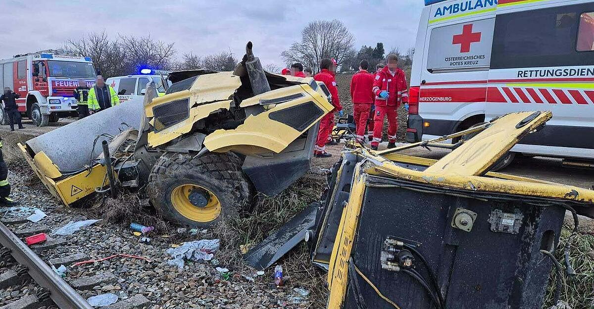 Stra-enwalze-kollidierte-im-Bezirk-St-P-lten-mit-Regionalzug