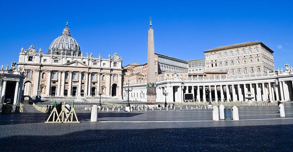 Mann-urinierte-auf-Altar-des-Petersdoms